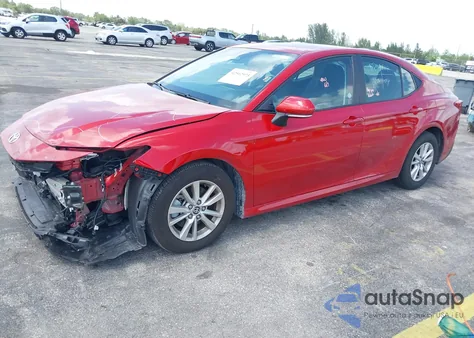 2025 Toyota Camry Le z USA, uszkodzony, nr VIN 4T1DAACK9SU042451